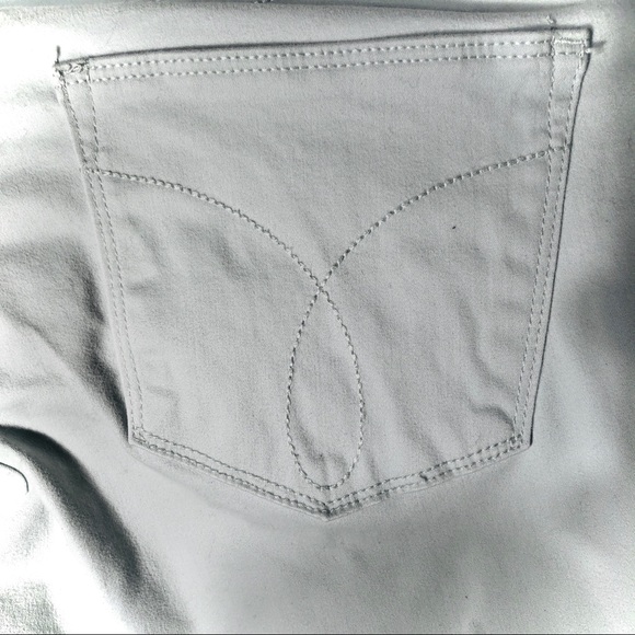 Calvin Klein Women’s Ankle Skinny Jeans - Picture 3 of 6